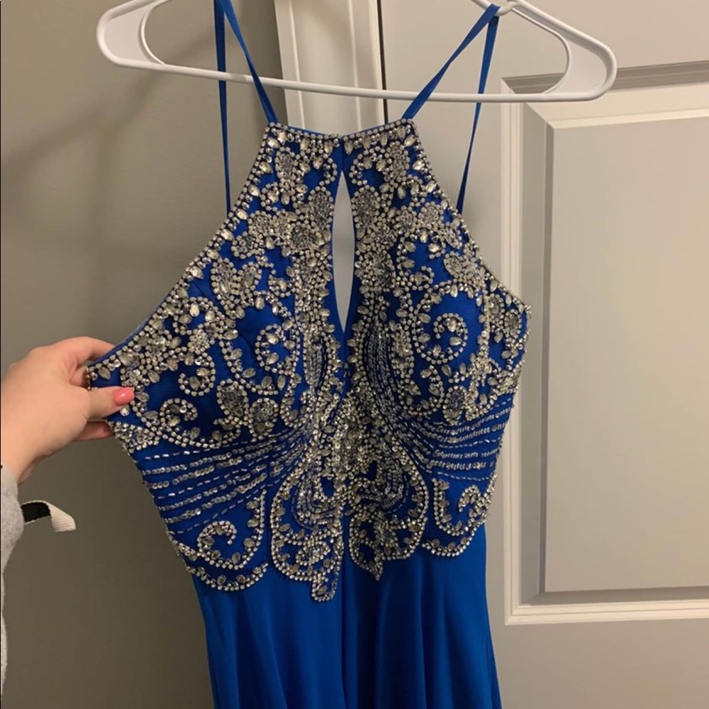 Formal Dress - Picture 2 of 6